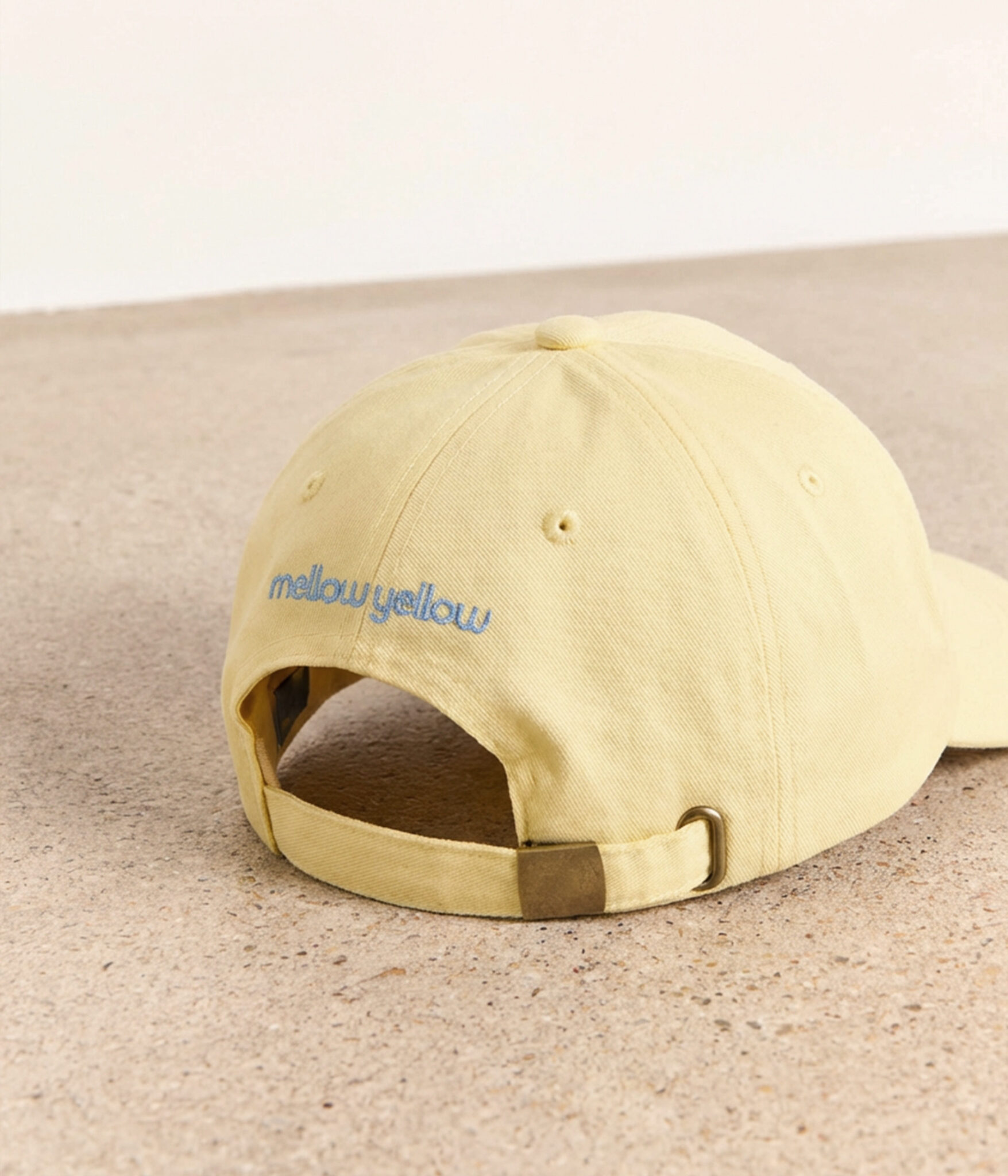 AI Packshot Mellow Yellow