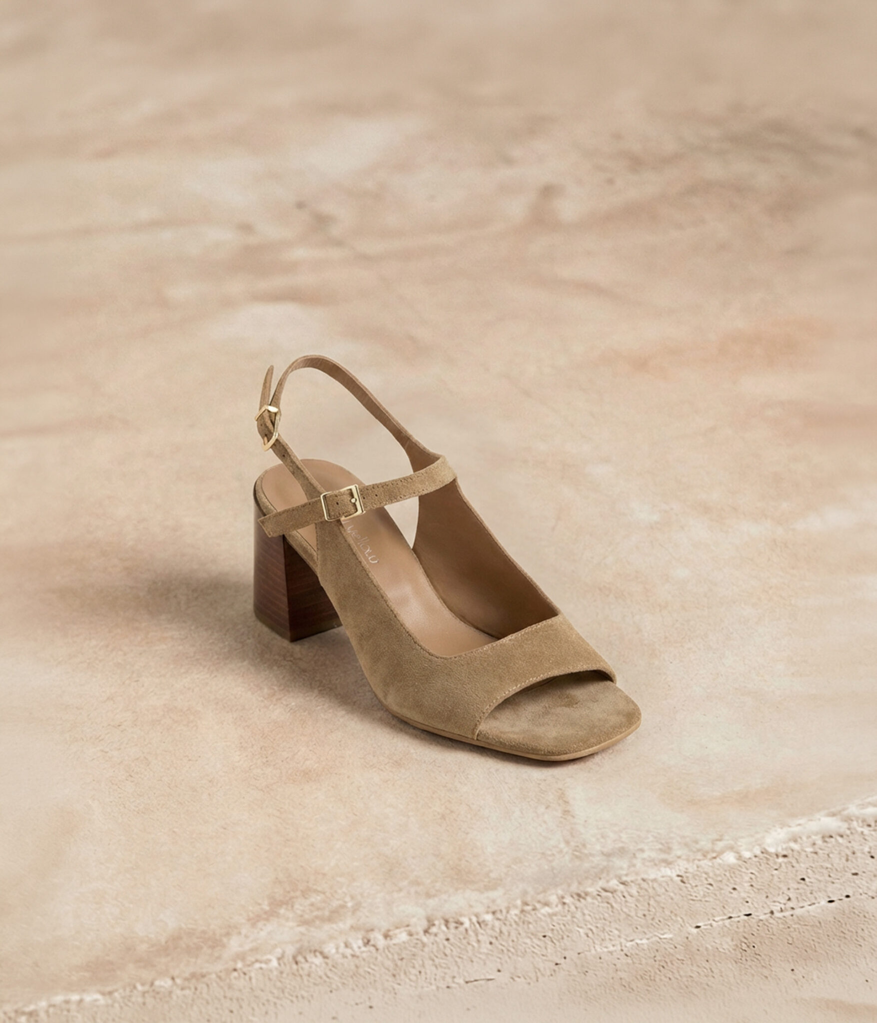 AI Packshot Mellow Yellow