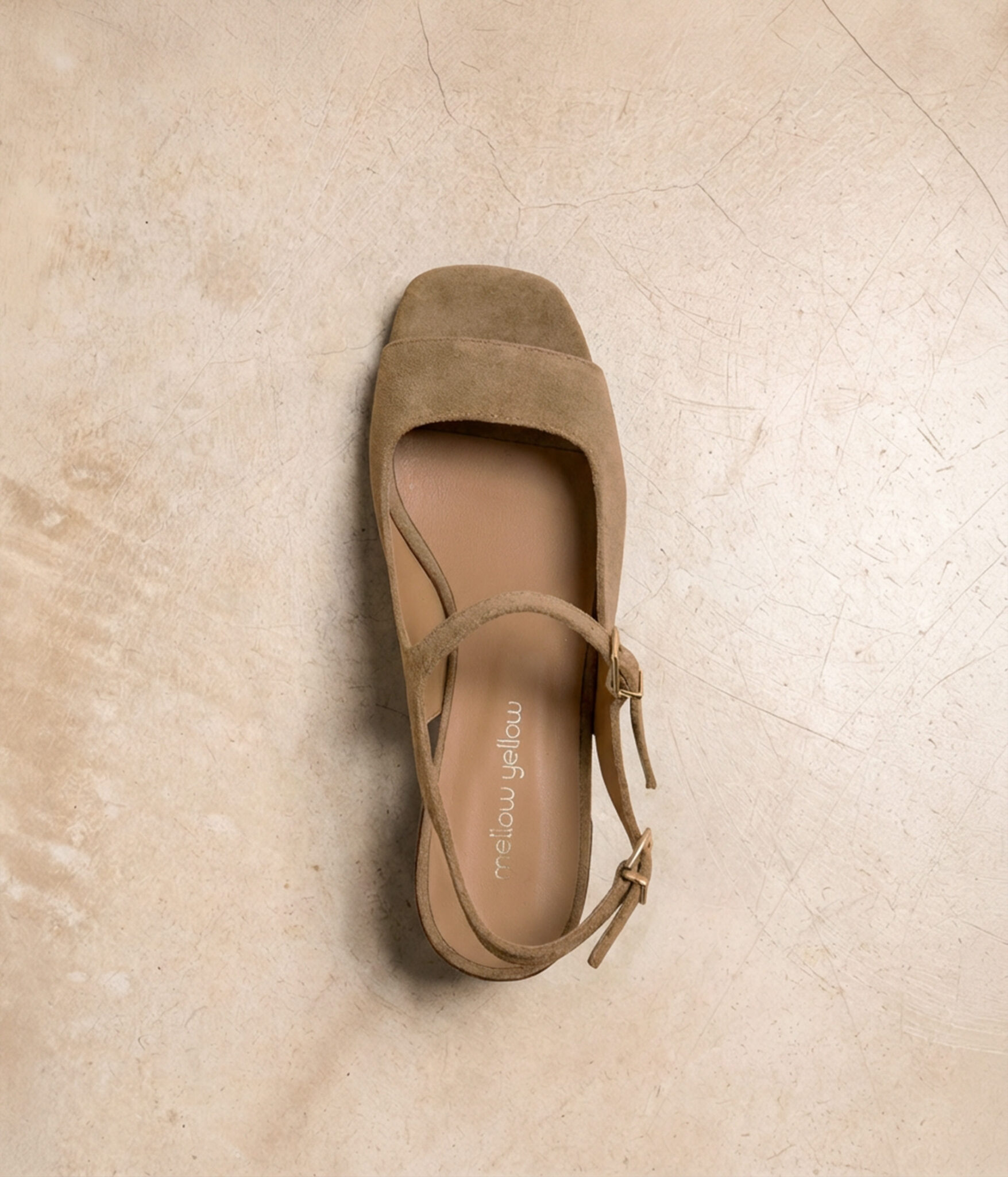 AI Packshot Mellow Yellow