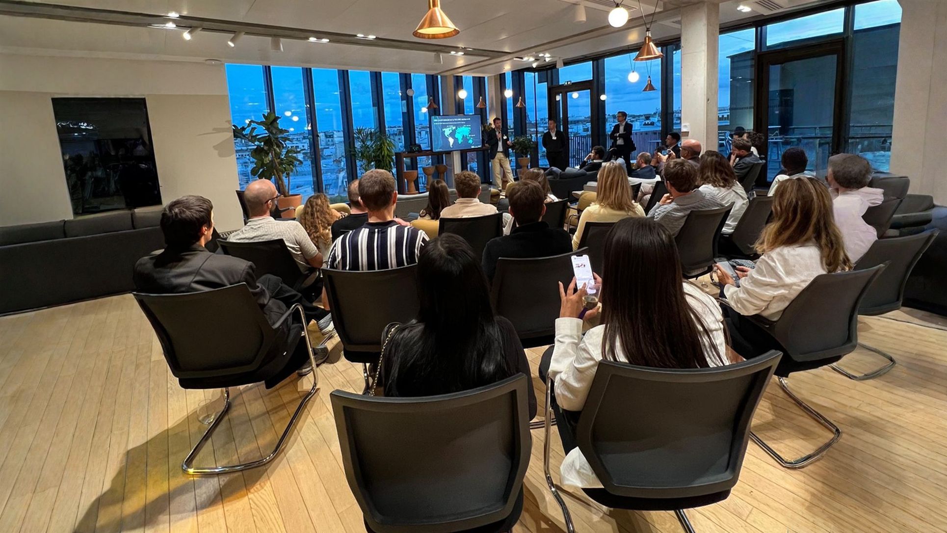 Shaping the Future of Digital Commerce in Fashion & Luxury HERO